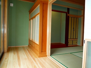 広縁から和室を臨む